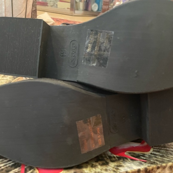 Black Boots With Gold Accents NIB Size 5.5 DKDB - Picture 9 of 15